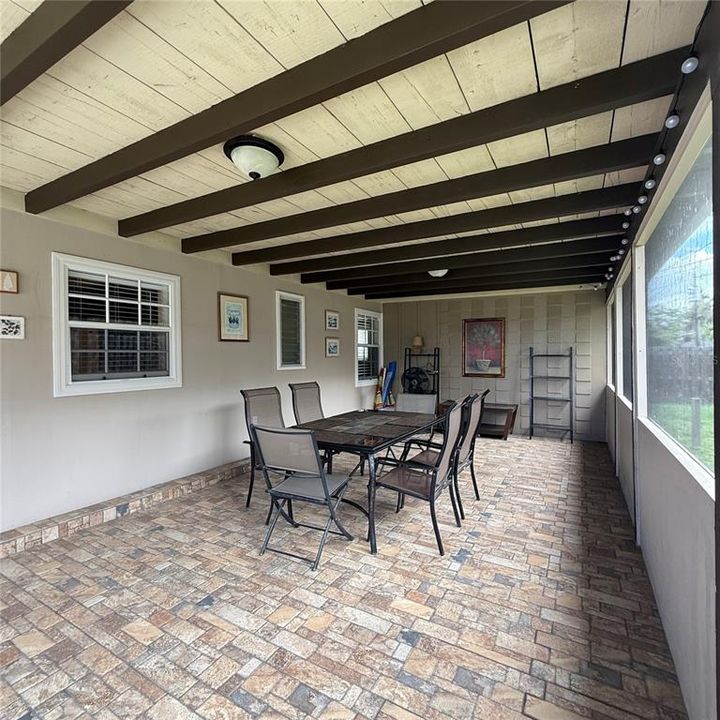 For Rent: $2,300 (2 beds, 1 baths, 1376 Square Feet)