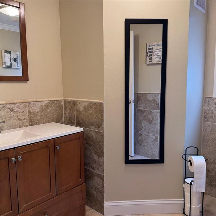 For Rent: $2,300 (2 beds, 1 baths, 1376 Square Feet)