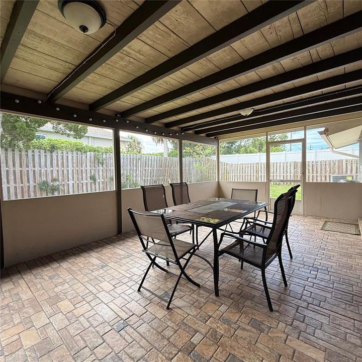 For Rent: $2,300 (2 beds, 1 baths, 1376 Square Feet)