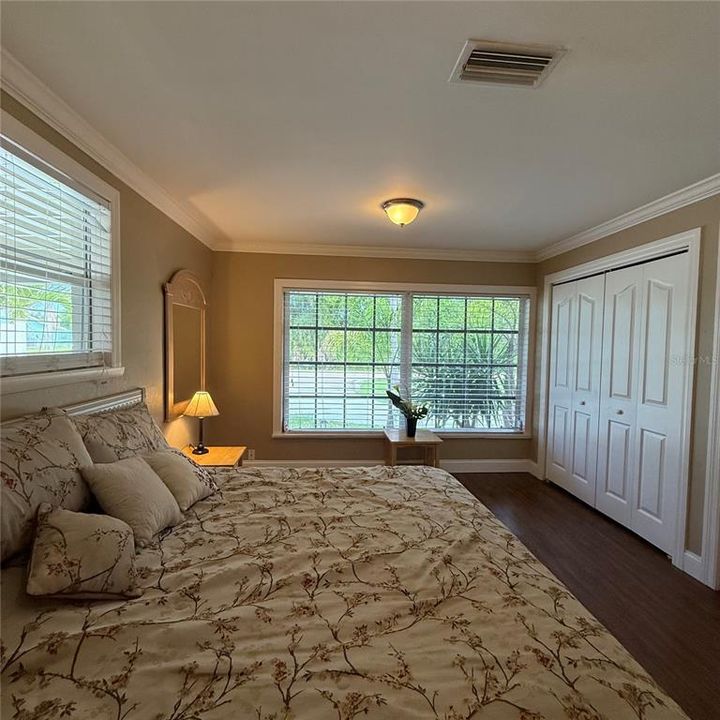 For Rent: $2,300 (2 beds, 1 baths, 1376 Square Feet)