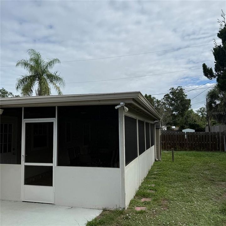 For Rent: $2,300 (2 beds, 1 baths, 1376 Square Feet)