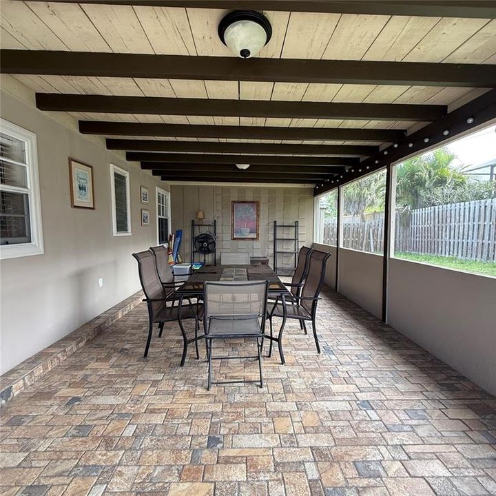 For Rent: $2,300 (2 beds, 1 baths, 1376 Square Feet)