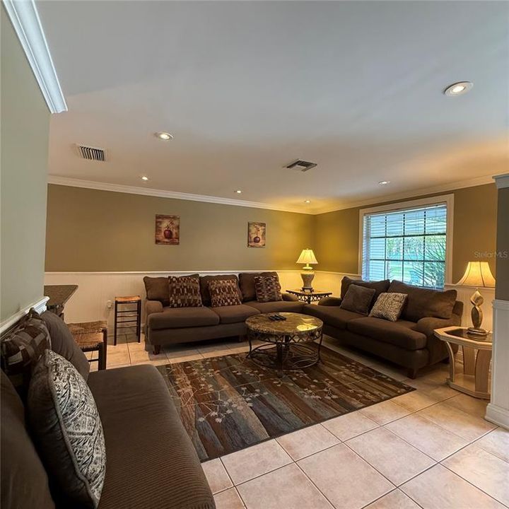 For Rent: $2,300 (2 beds, 1 baths, 1376 Square Feet)