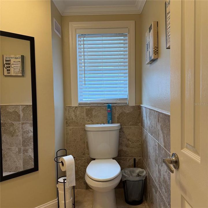 For Rent: $2,300 (2 beds, 1 baths, 1376 Square Feet)