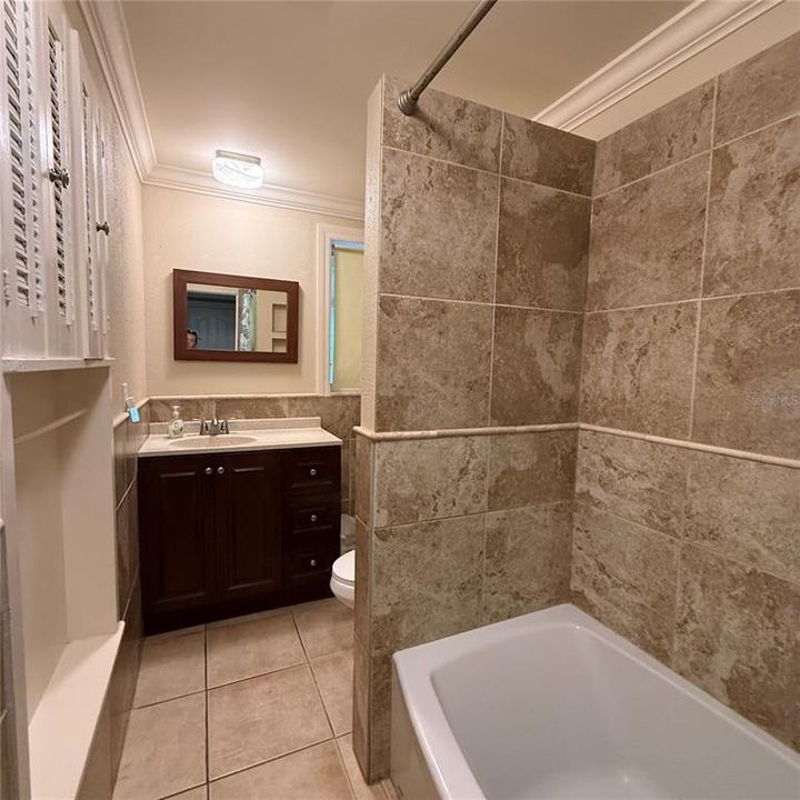 For Rent: $2,300 (2 beds, 1 baths, 1376 Square Feet)