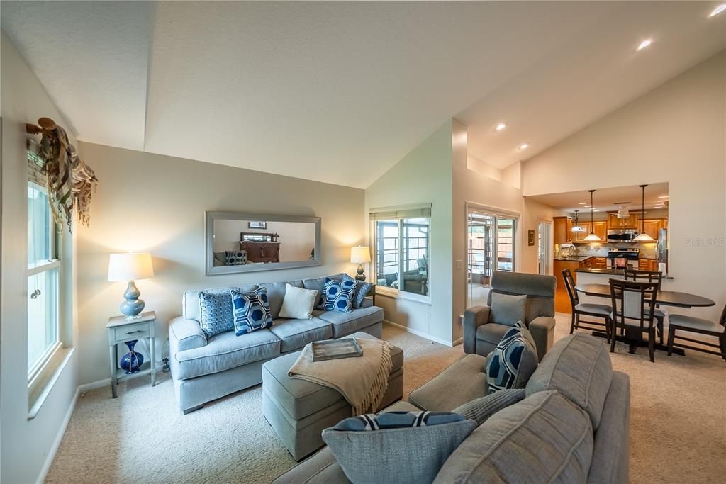 For Sale: $322,500 (3 beds, 2 baths, 1613 Square Feet)