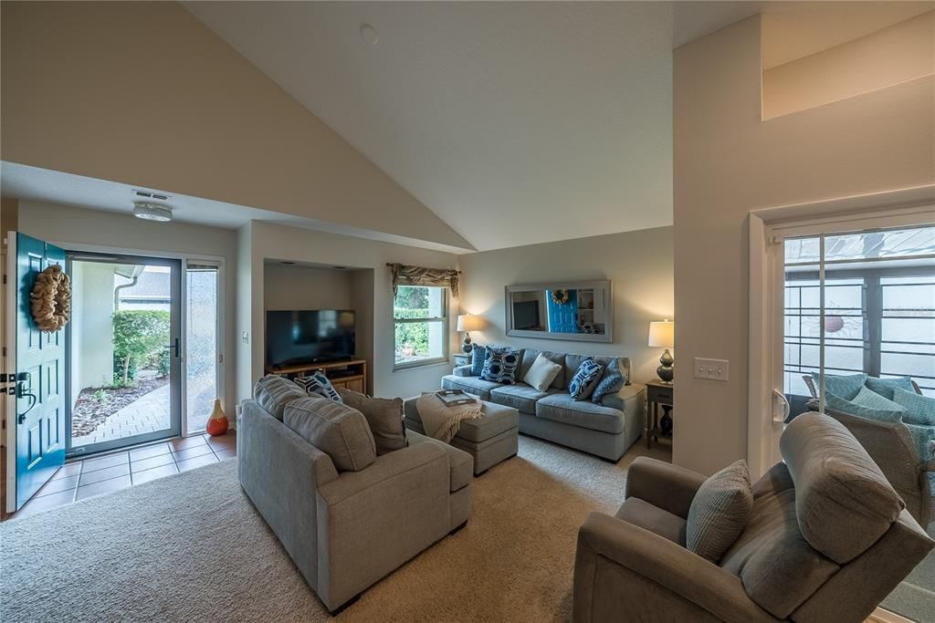 For Sale: $322,500 (3 beds, 2 baths, 1613 Square Feet)