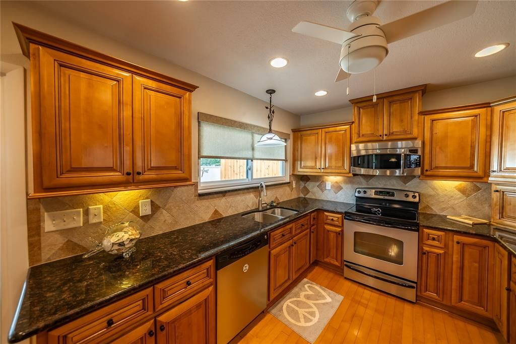 For Sale: $322,500 (3 beds, 2 baths, 1613 Square Feet)