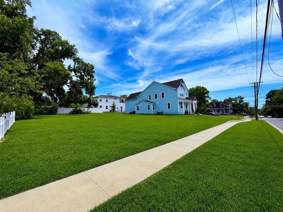待售: $350,000 (0.21 acres)