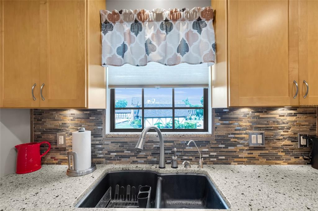 For Sale: $99,900 (2 beds, 2 baths, 1134 Square Feet)