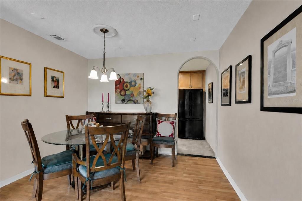 For Sale: $99,900 (2 beds, 2 baths, 1134 Square Feet)