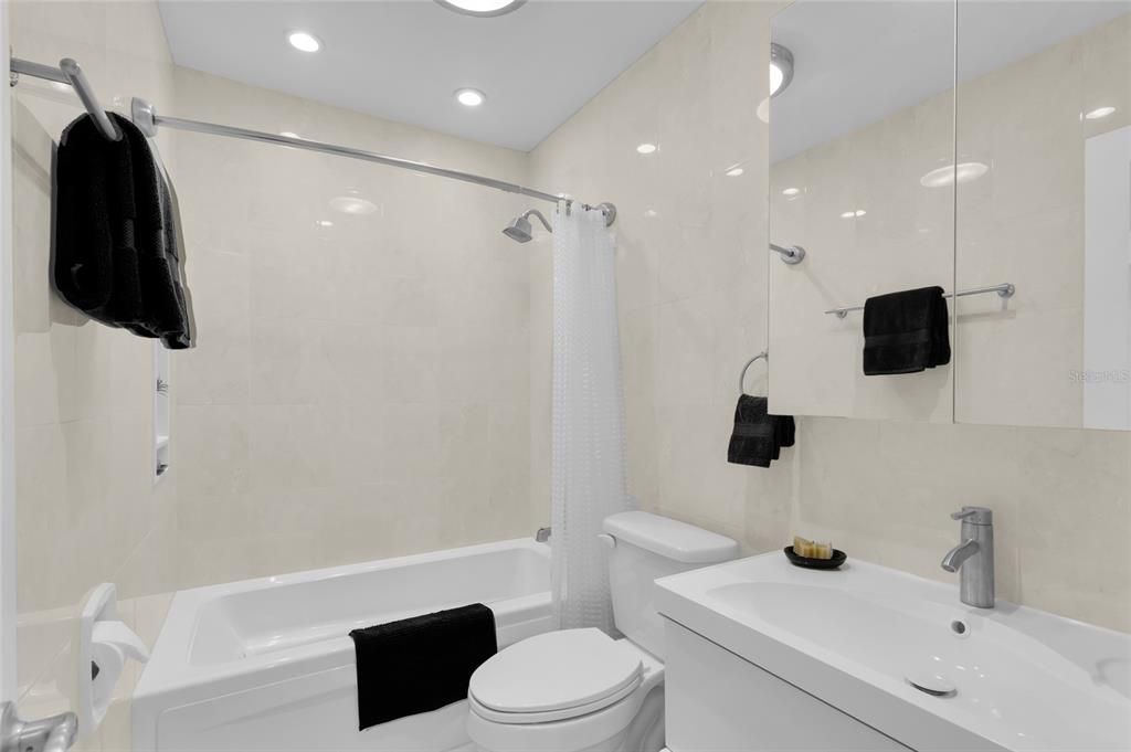 For Sale: $99,900 (2 beds, 2 baths, 1134 Square Feet)