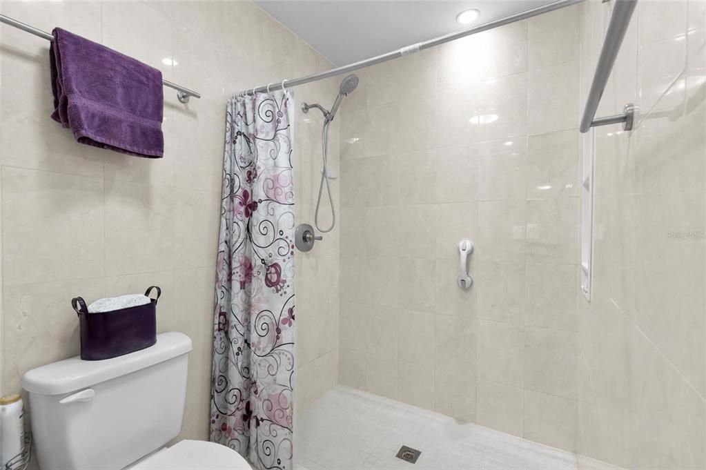 For Sale: $99,900 (2 beds, 2 baths, 1134 Square Feet)
