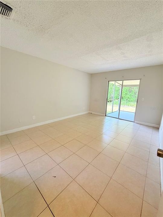 En Venta: $240,000 (3 camas, 2 baños, 1346 Pies cuadrados)