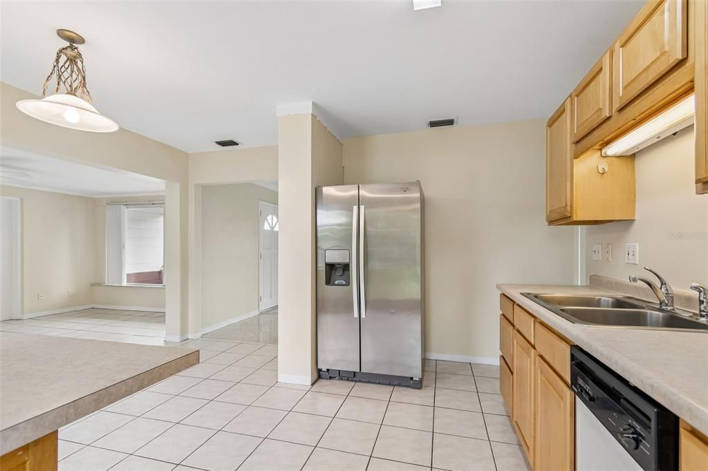For Rent: $2,400 (2 beds, 1 baths, 1105 Square Feet)