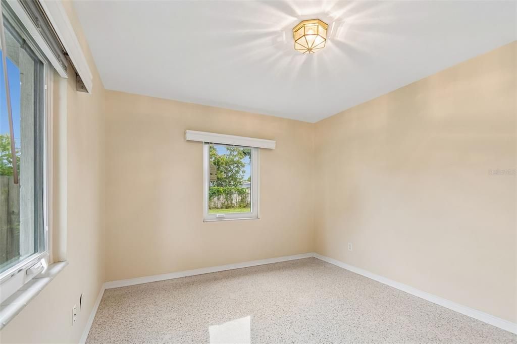 For Rent: $2,400 (2 beds, 1 baths, 1105 Square Feet)