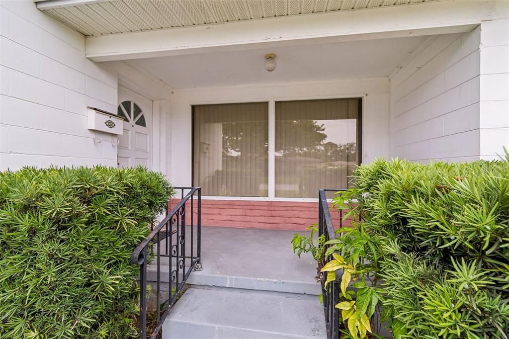 For Rent: $2,400 (2 beds, 1 baths, 1105 Square Feet)