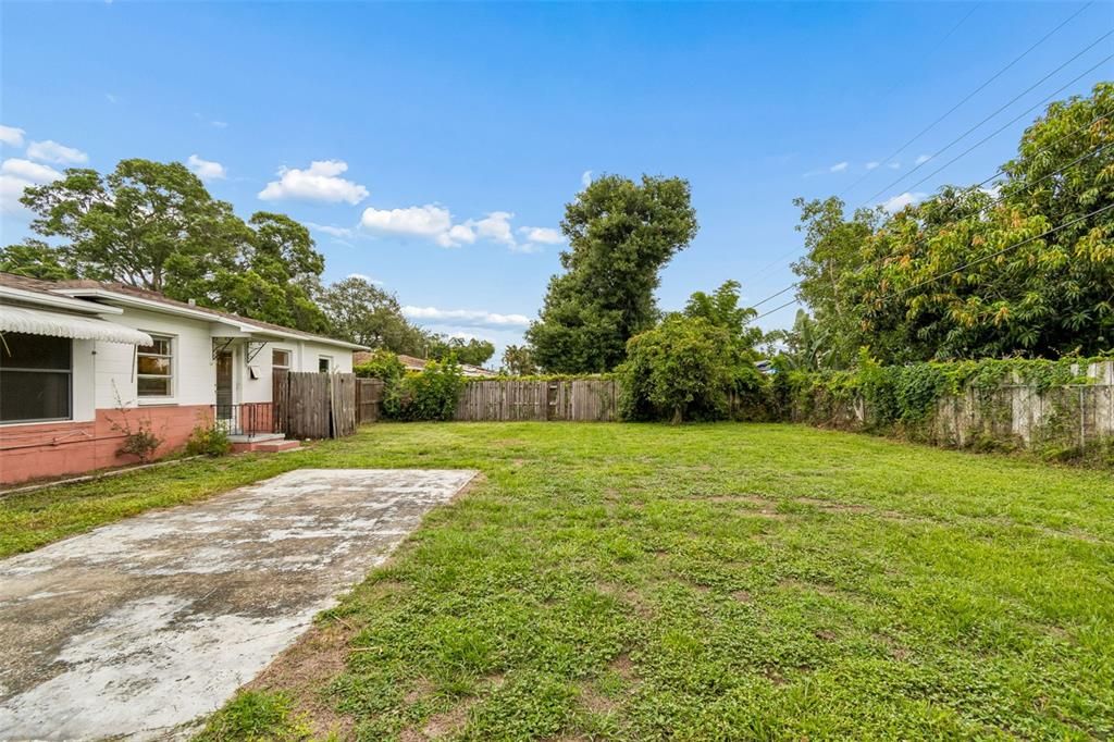 For Rent: $2,400 (2 beds, 1 baths, 1105 Square Feet)