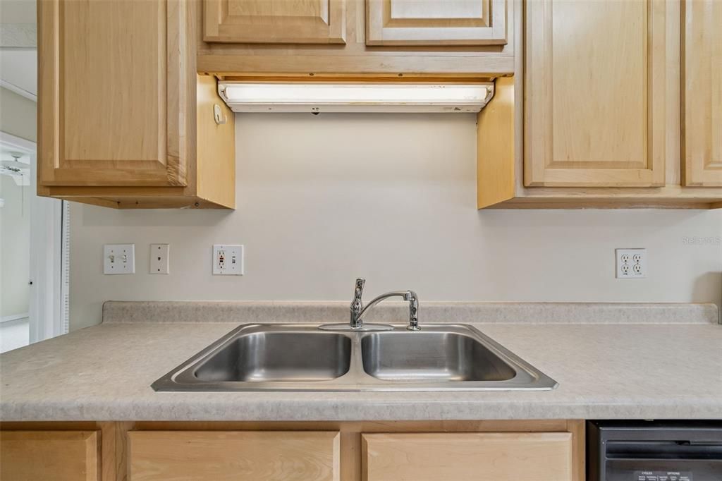 For Rent: $2,400 (2 beds, 1 baths, 1105 Square Feet)