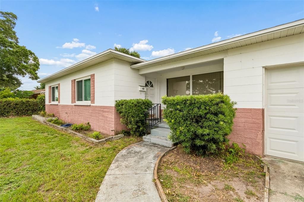For Rent: $2,400 (2 beds, 1 baths, 1105 Square Feet)