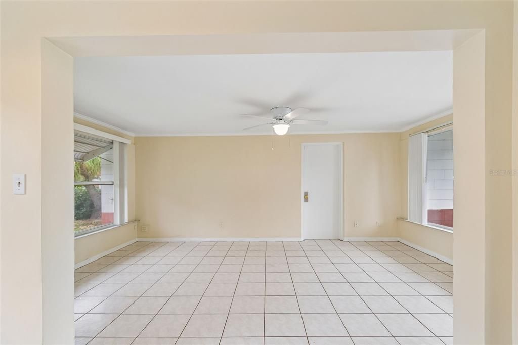 For Rent: $2,400 (2 beds, 1 baths, 1105 Square Feet)
