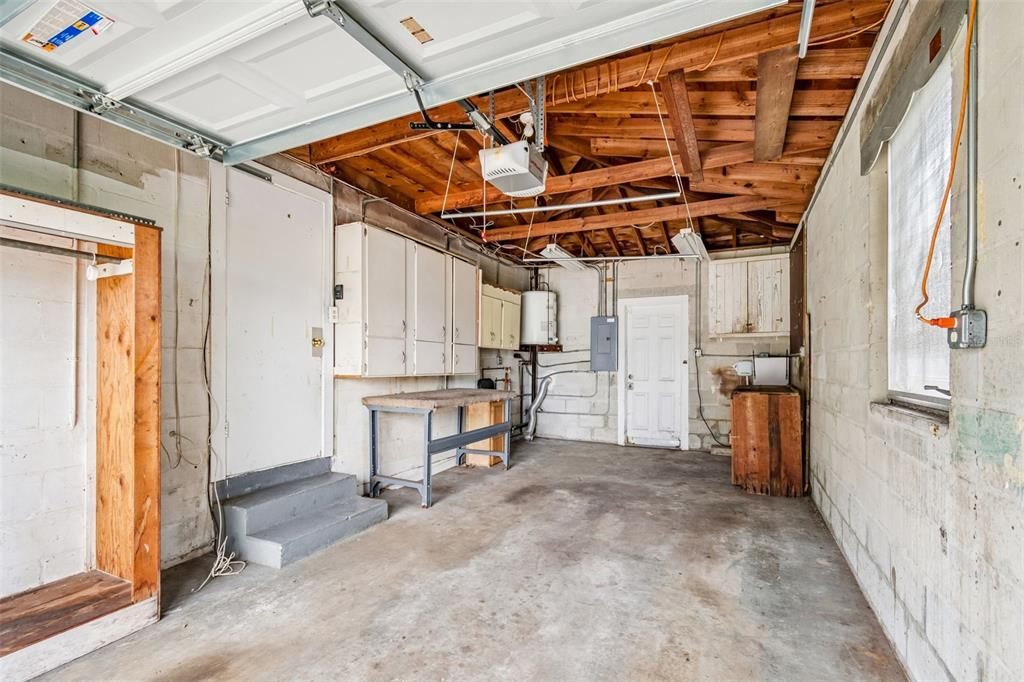 For Rent: $2,400 (2 beds, 1 baths, 1105 Square Feet)