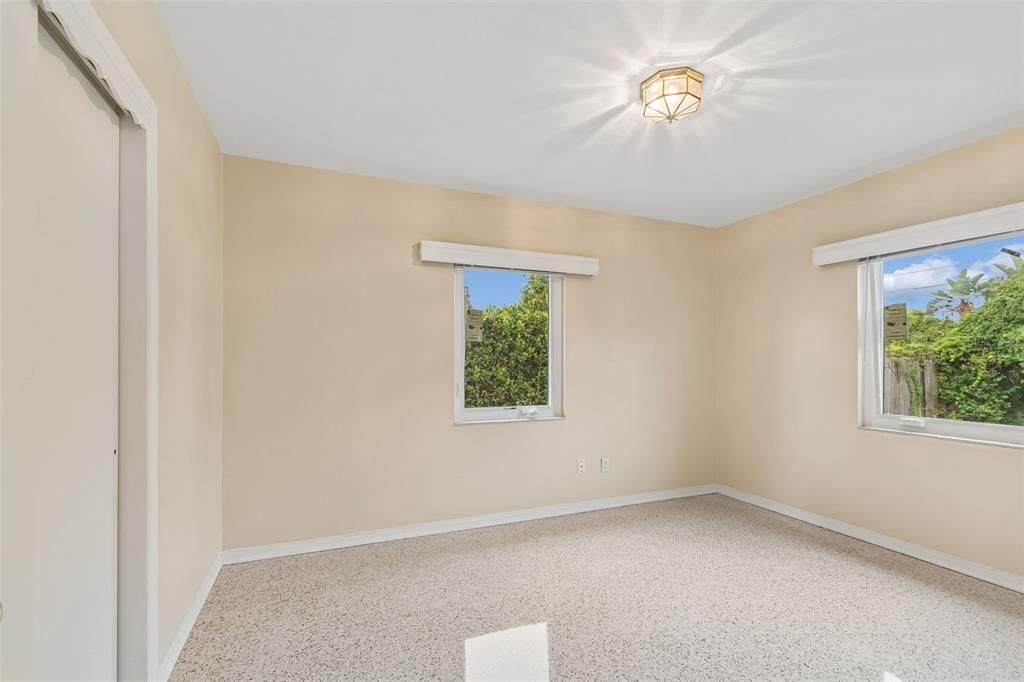 For Rent: $2,400 (2 beds, 1 baths, 1105 Square Feet)