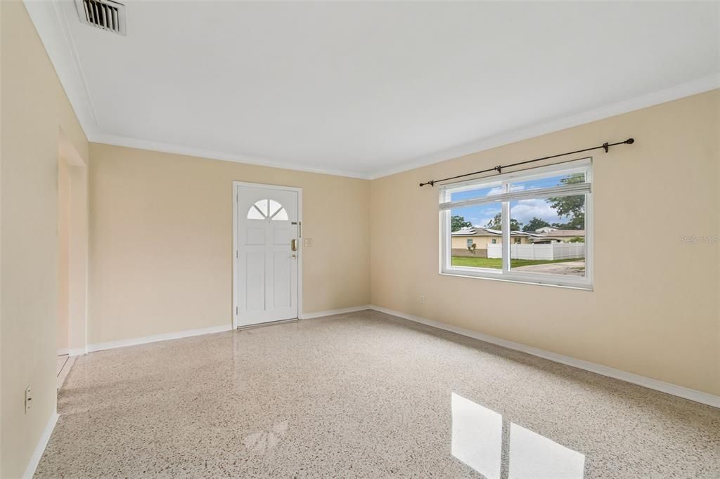 For Rent: $2,400 (2 beds, 1 baths, 1105 Square Feet)