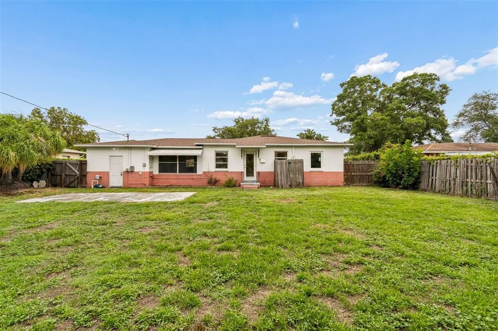 For Rent: $2,400 (2 beds, 1 baths, 1105 Square Feet)
