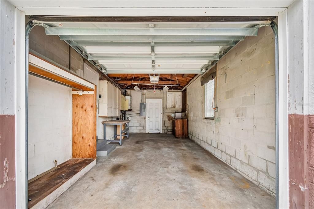 For Rent: $2,400 (2 beds, 1 baths, 1105 Square Feet)