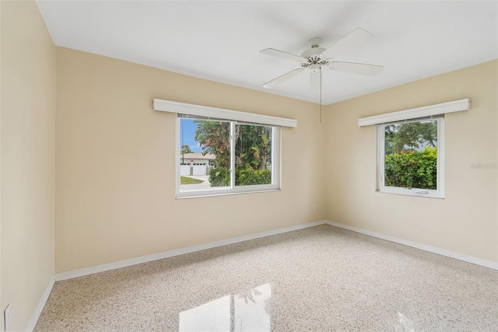 For Rent: $2,400 (2 beds, 1 baths, 1105 Square Feet)