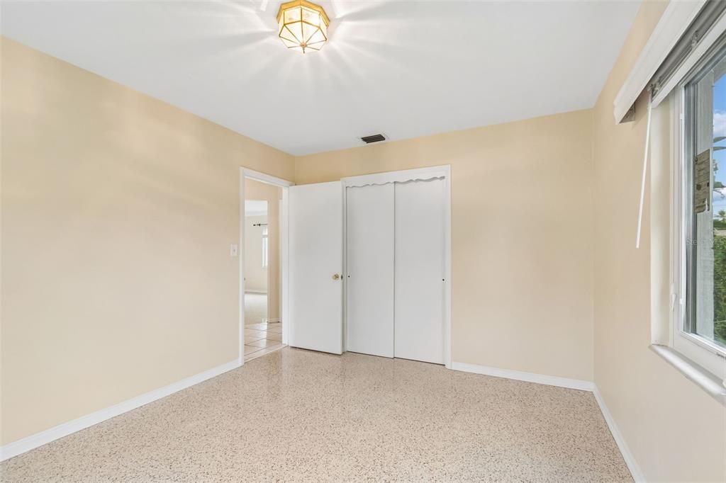For Rent: $2,400 (2 beds, 1 baths, 1105 Square Feet)