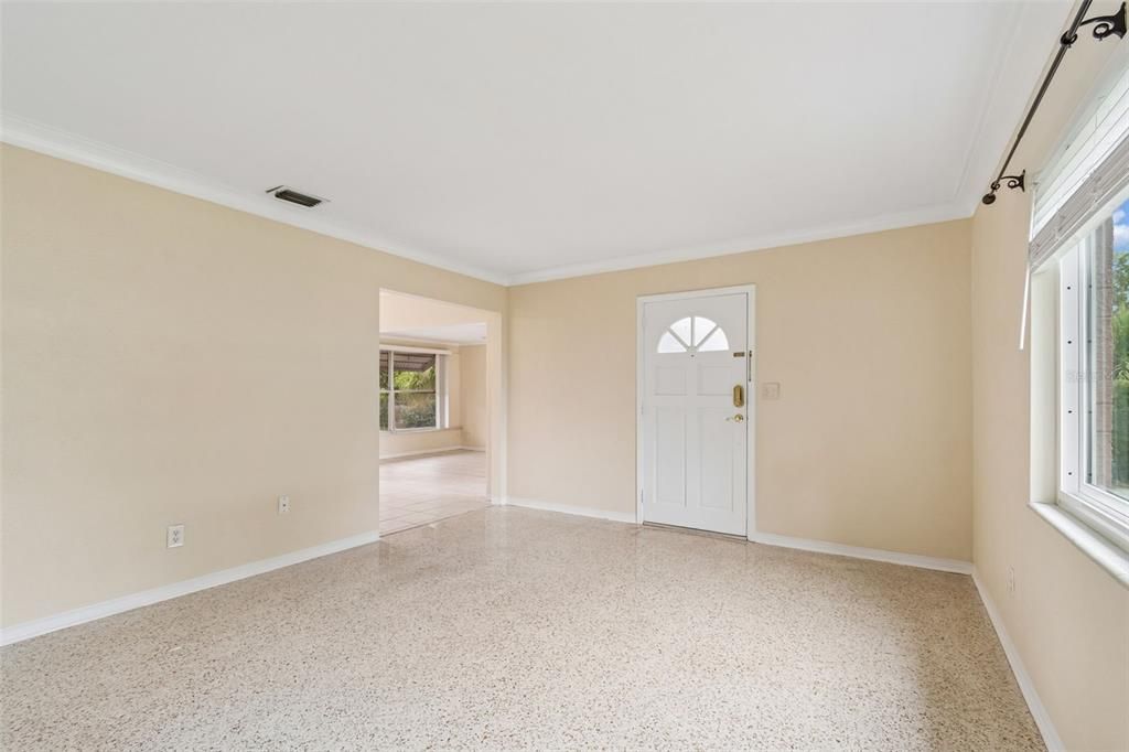For Rent: $2,400 (2 beds, 1 baths, 1105 Square Feet)