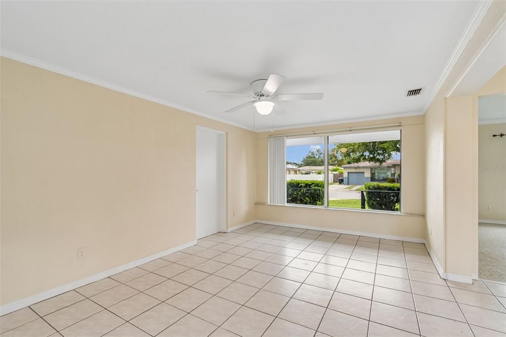 For Rent: $2,400 (2 beds, 1 baths, 1105 Square Feet)