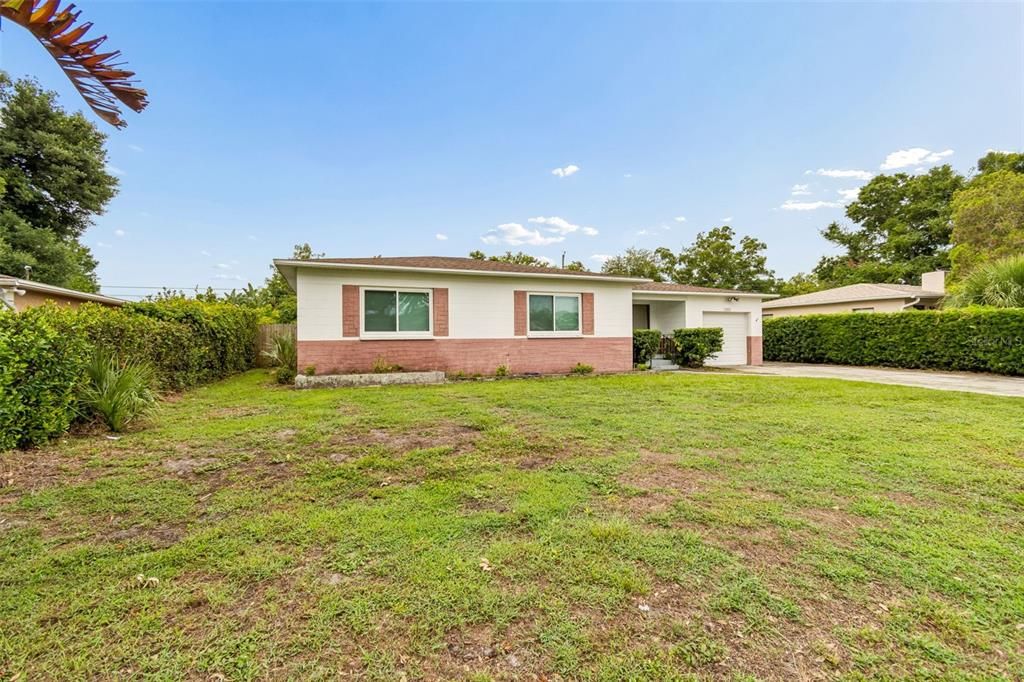 For Rent: $2,400 (2 beds, 1 baths, 1105 Square Feet)