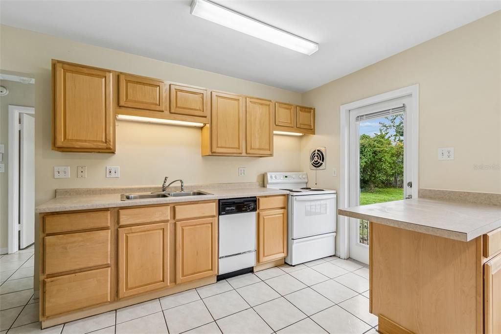 For Rent: $2,400 (2 beds, 1 baths, 1105 Square Feet)