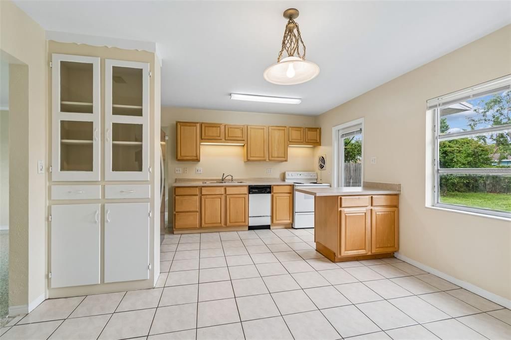 For Rent: $2,400 (2 beds, 1 baths, 1105 Square Feet)