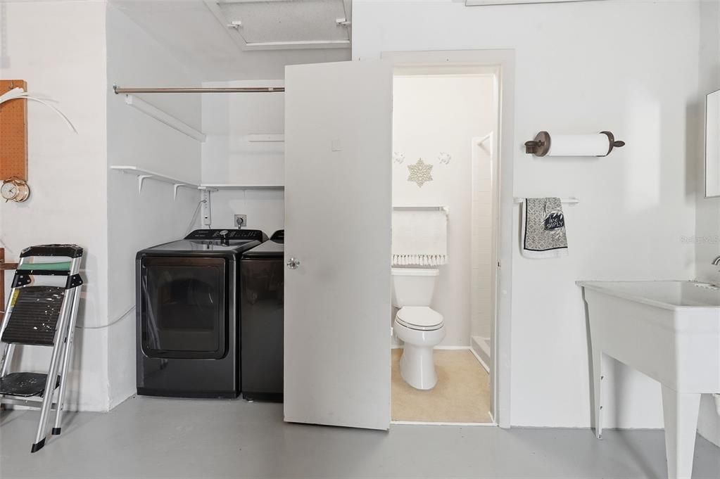 For Sale: $350,000 (2 beds, 1 baths, 1198 Square Feet)