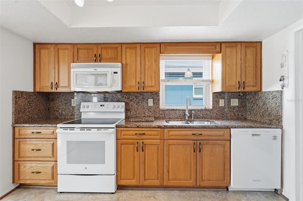 For Sale: $350,000 (2 beds, 1 baths, 1198 Square Feet)