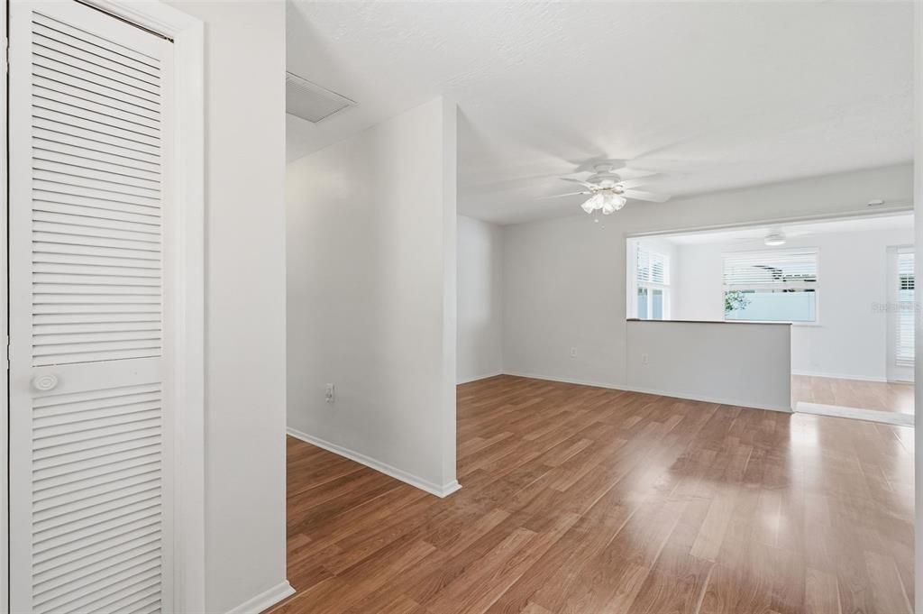 For Sale: $350,000 (2 beds, 1 baths, 1198 Square Feet)