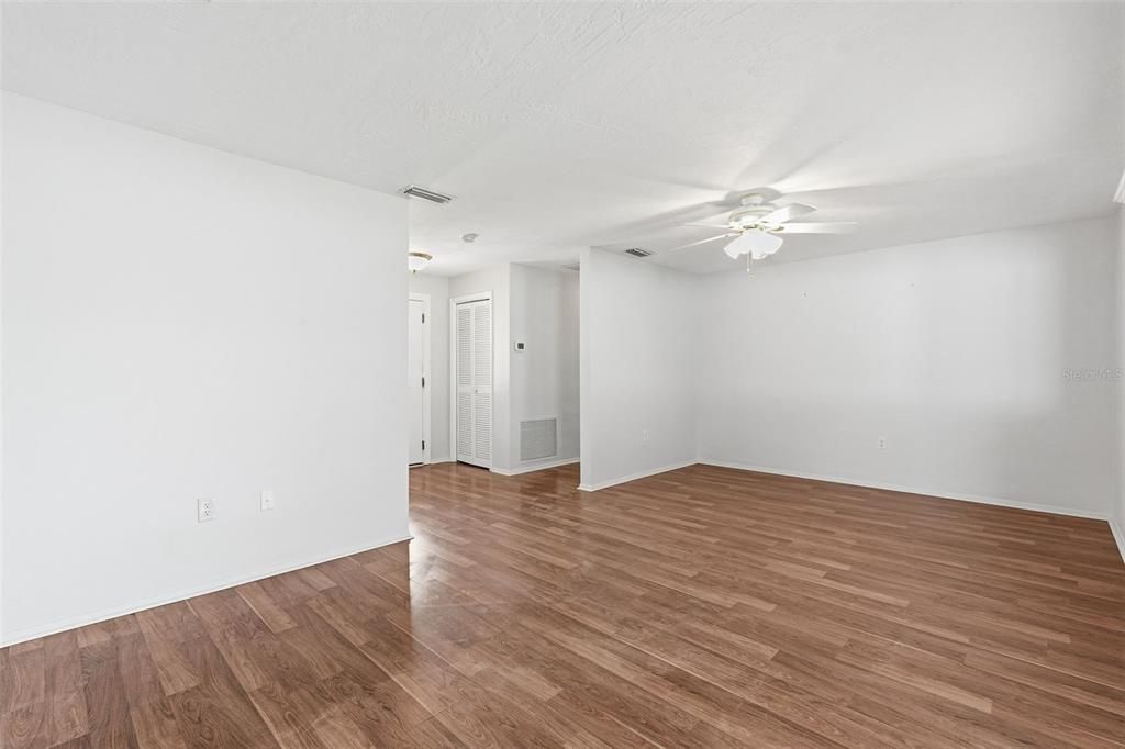 For Sale: $350,000 (2 beds, 1 baths, 1198 Square Feet)