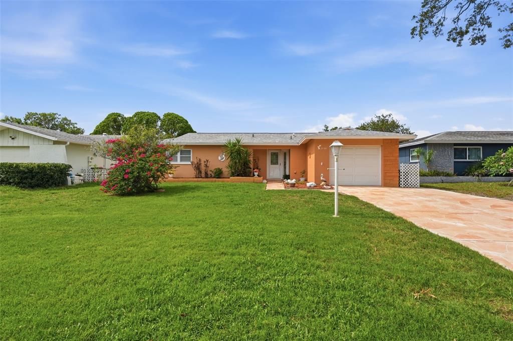 For Sale: $350,000 (2 beds, 1 baths, 1198 Square Feet)