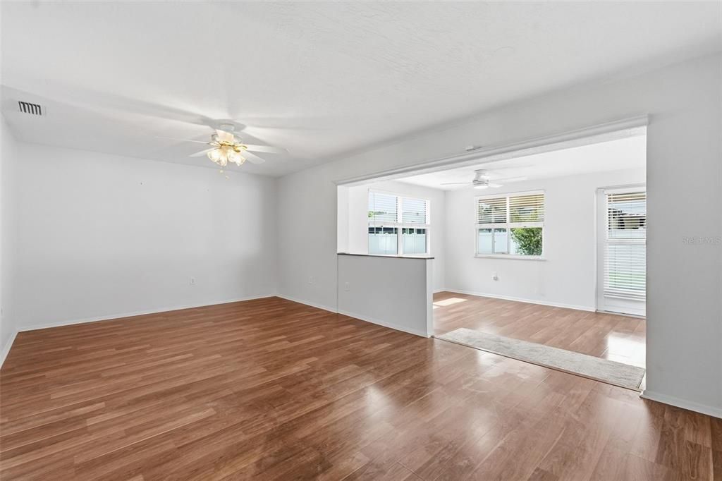 For Sale: $350,000 (2 beds, 1 baths, 1198 Square Feet)