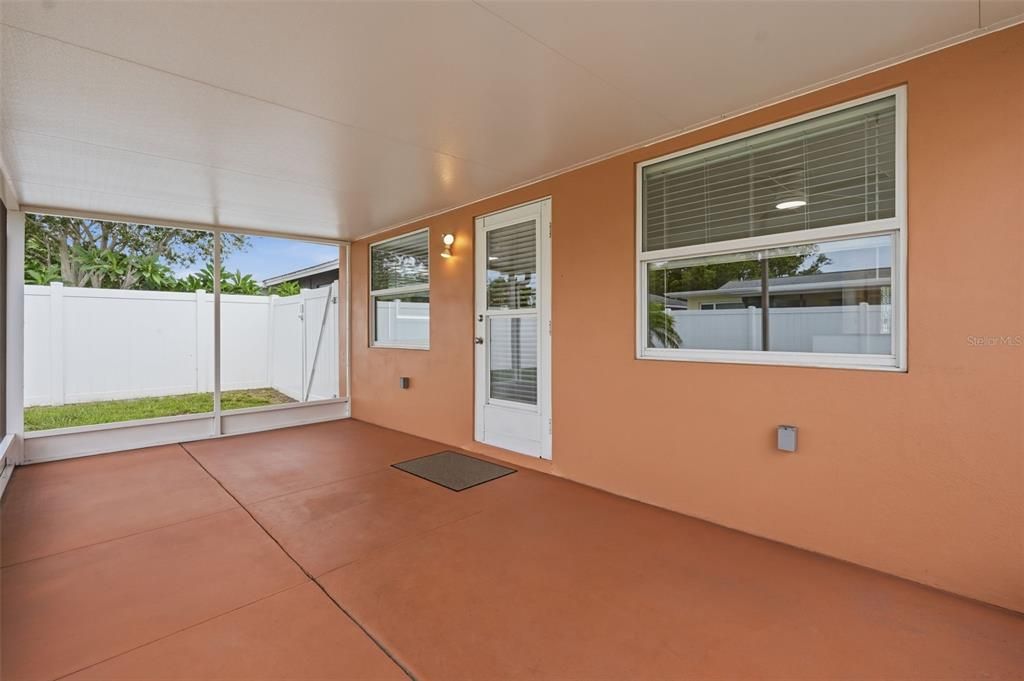 For Sale: $350,000 (2 beds, 1 baths, 1198 Square Feet)