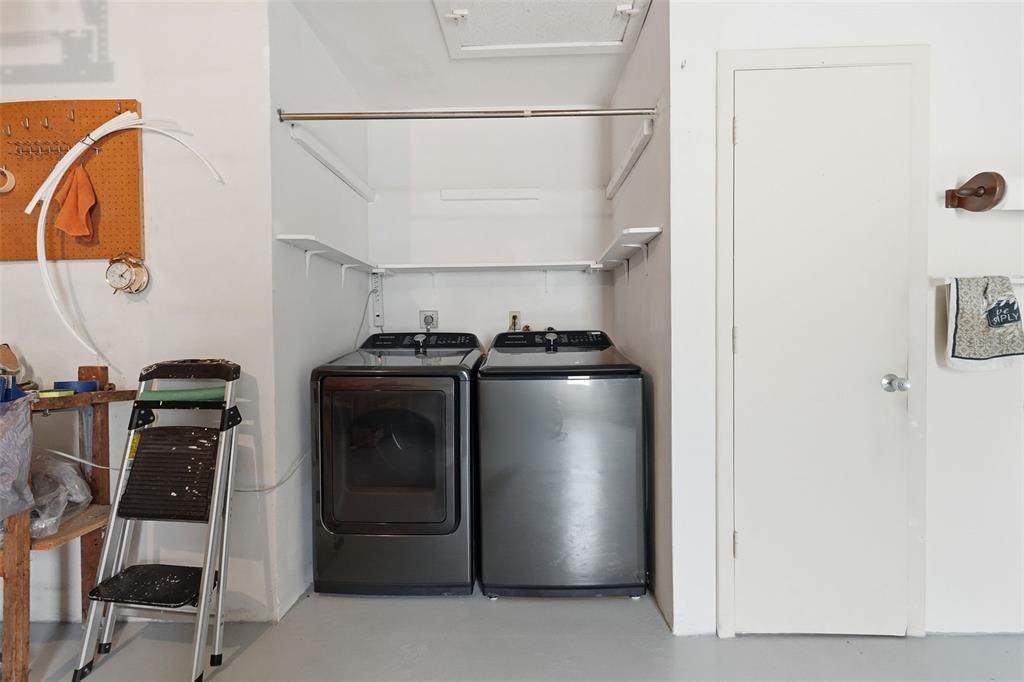For Sale: $350,000 (2 beds, 1 baths, 1198 Square Feet)