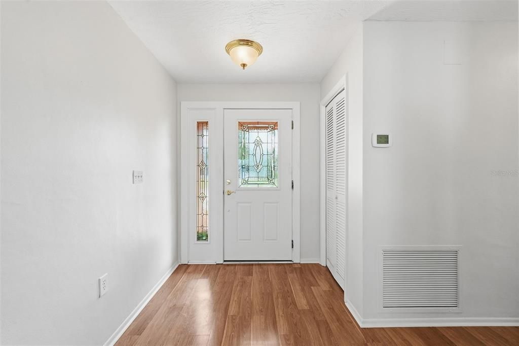For Sale: $350,000 (2 beds, 1 baths, 1198 Square Feet)