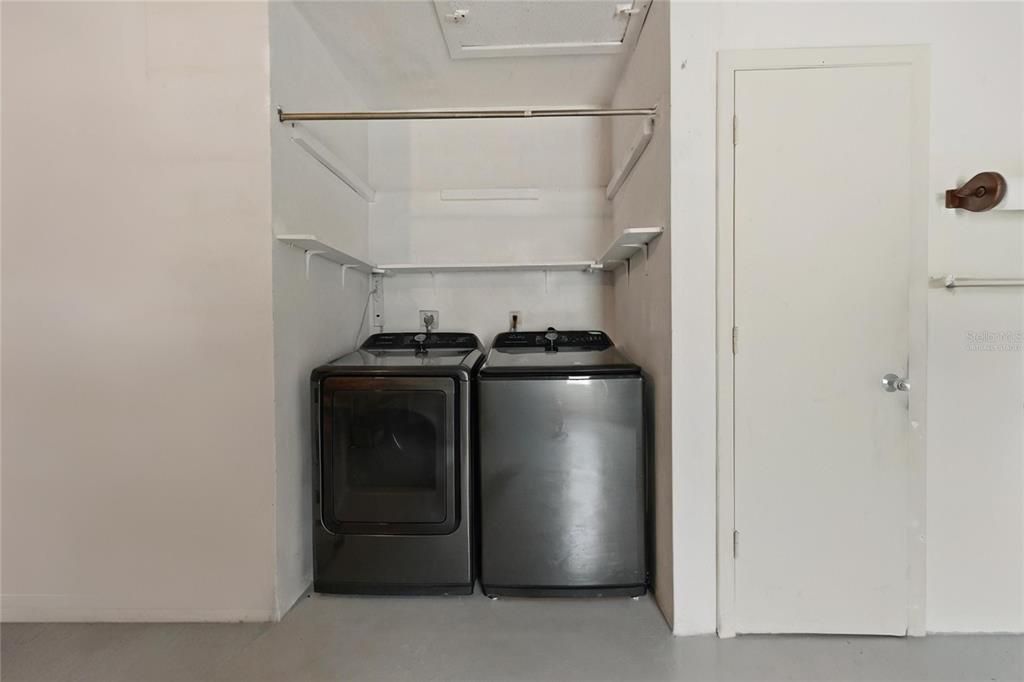 For Sale: $350,000 (2 beds, 1 baths, 1198 Square Feet)