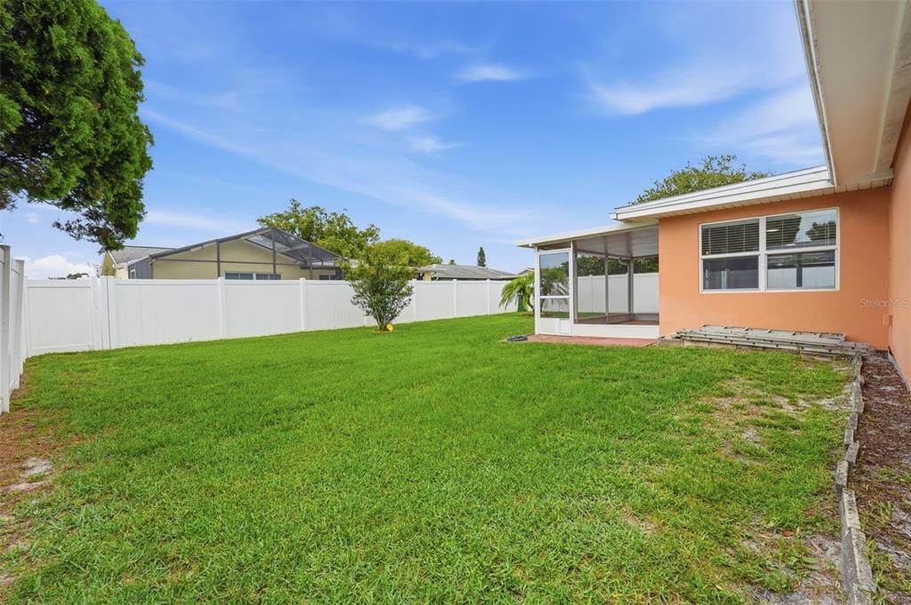 For Sale: $350,000 (2 beds, 1 baths, 1198 Square Feet)