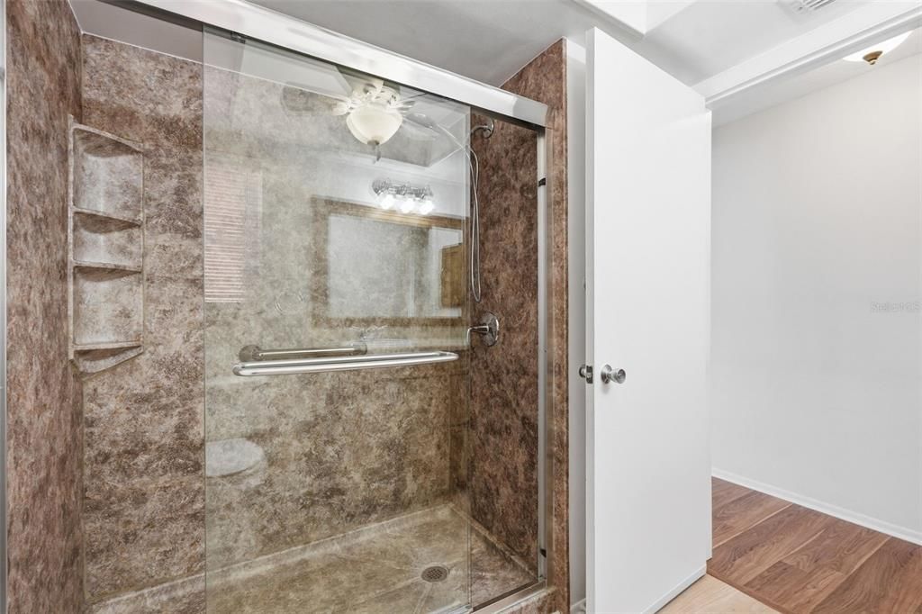 For Sale: $350,000 (2 beds, 1 baths, 1198 Square Feet)