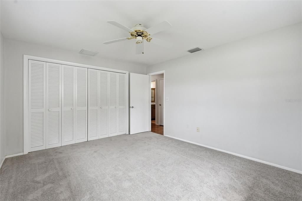 For Sale: $350,000 (2 beds, 1 baths, 1198 Square Feet)